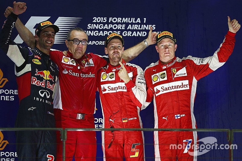 Vettel se llevó la victoria en Singapur y Hamilton abandonó