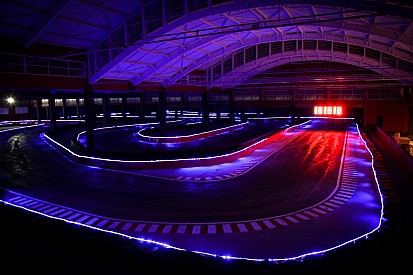 Com "túnel de Mônaco futurista", SP inaugura kartódromo