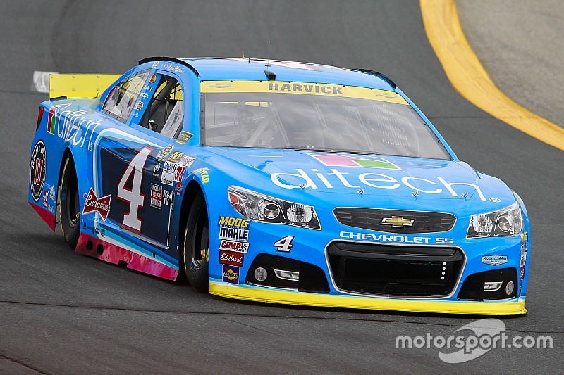Harvick manda en la Happy Hour