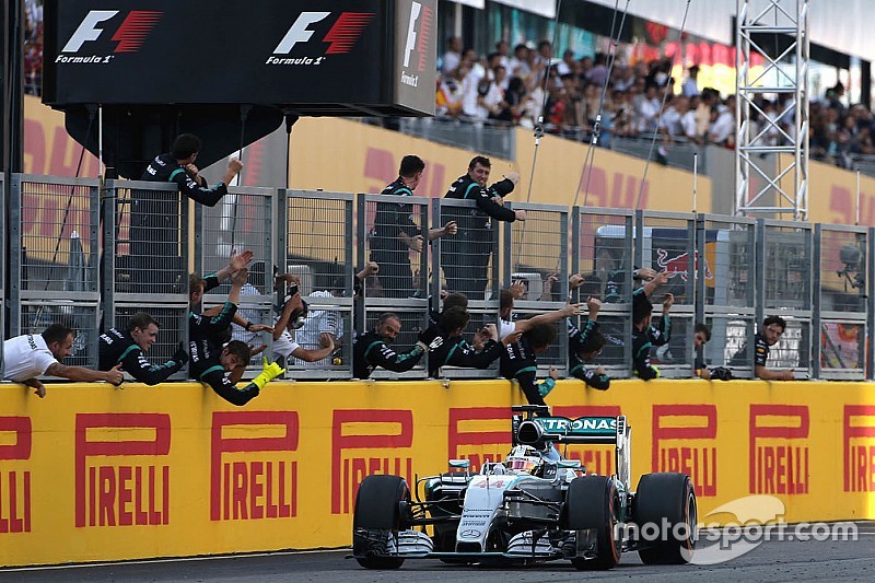 Hamilton in Giappone nella doppietta Mercedes