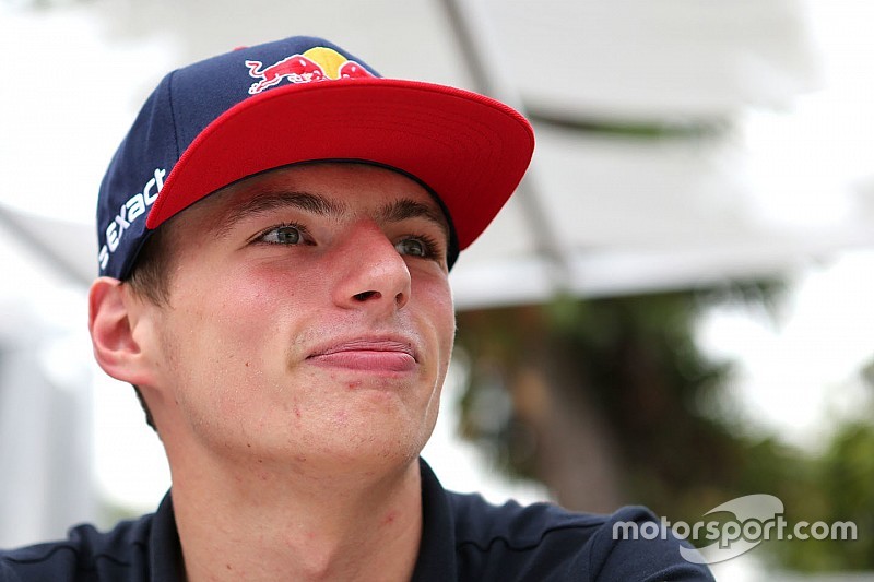 Verstappen ya tiene su licencia de conducir