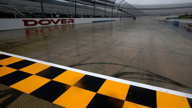La pioggia blocca le qualifiche al Monster Mile
