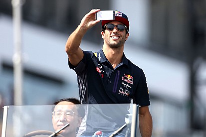Ricciardo confía que Red Bull correrá en 2016