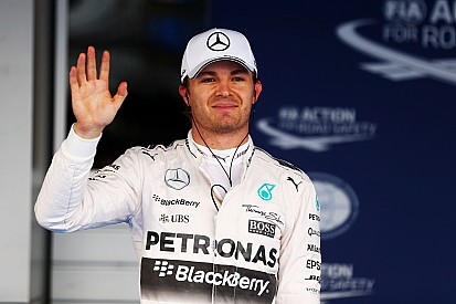 Na pole, Rosberg quer reduzir diferença para Hamilton