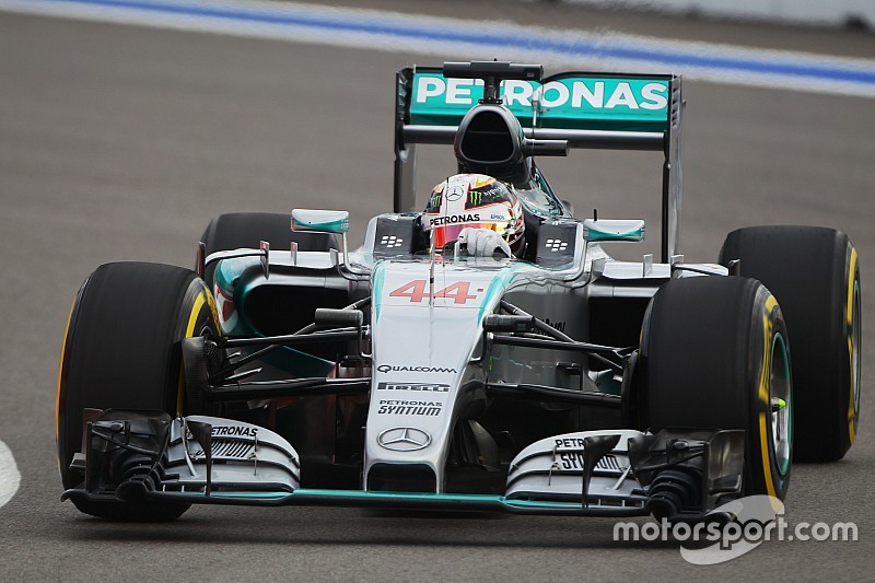 Hamilton: a Sochi l'ala era ostruita da murble di gomma