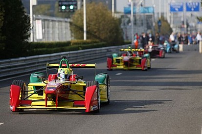 Di Grassi al top in Asia in una sessione… accorciata
