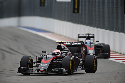 Alonso y Button enfrentarán penalizaciones