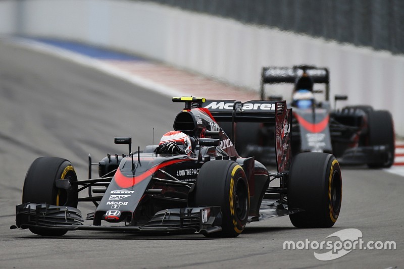 Cambi motore per Button e Alonso: ancora penalizzati