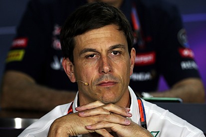 Wolff: "Nessun patto pre gara fra i due piloti per il via"