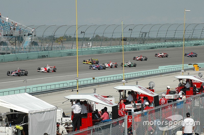 Vidéo - La saison 2005 d'IndyCar débute à Miami!