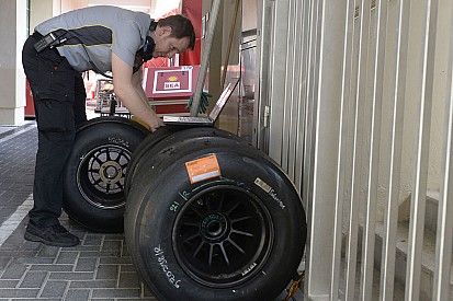 Pirelli usará un auto antiguo para probar neumáticos de 2017