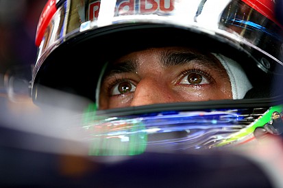 Ricciardo se lamenta y dice: "tenía esperanza de luchar por el título"