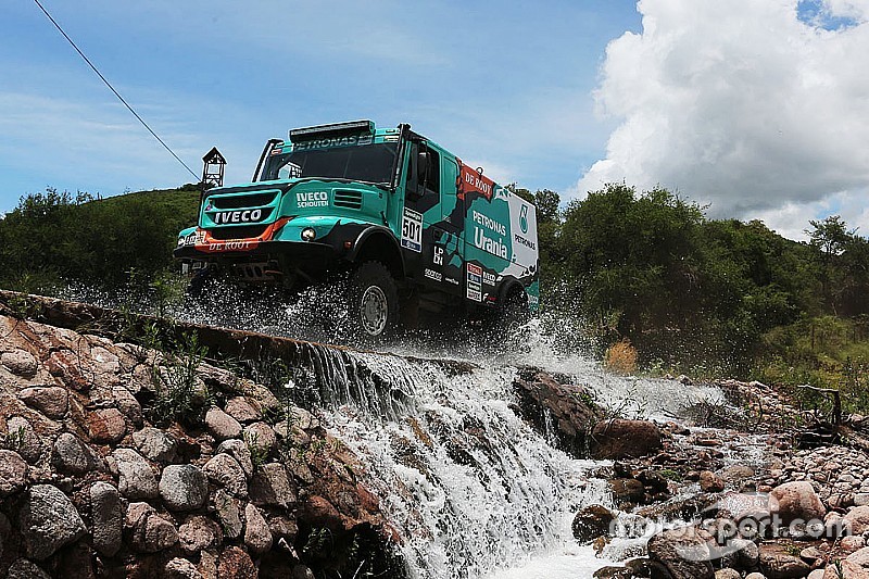 Dakar, ecco l'acuto del Team Petronas De Rooy Iveco