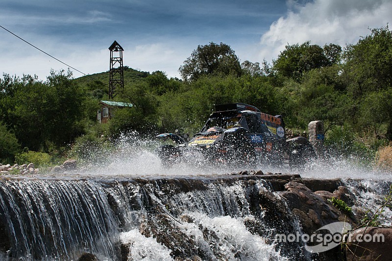 Tim Coronel: 'Mijn buggy was een zwembad geworden!'