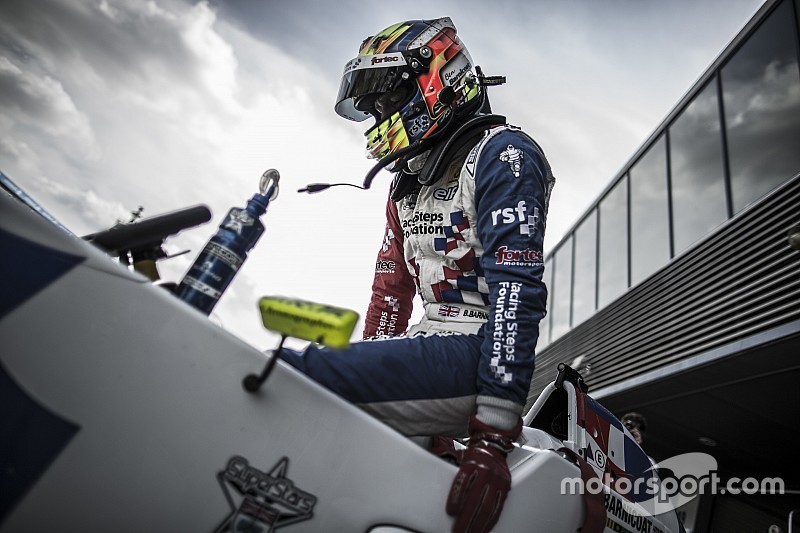 Ben Barnicoat firma con il team Hitech per il 2016