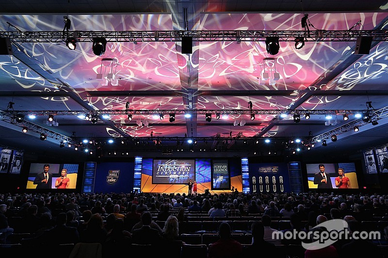 El Salón de la Fama de NASCAR recibió cinco nuevos miembros