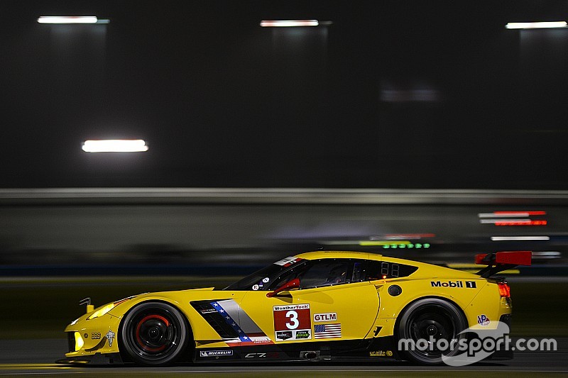 Corvette logra el primer sitio en la práctica nocturna