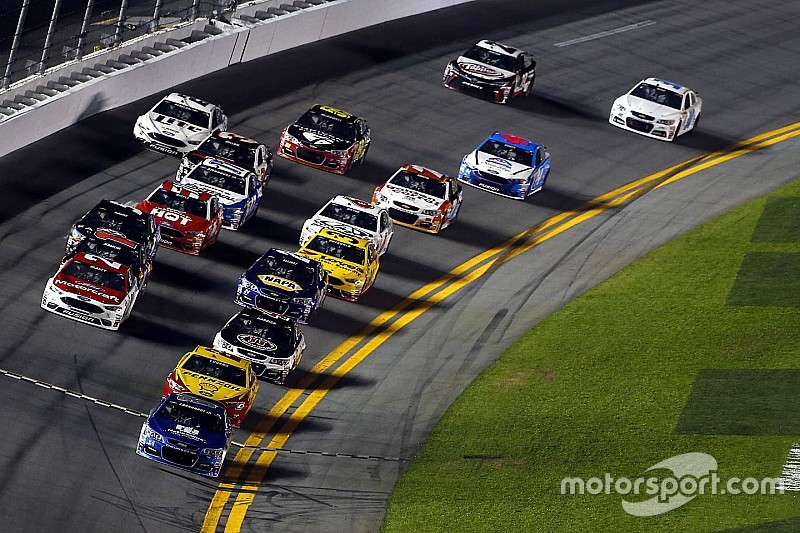 Earnhardt Jr. e Kyle Busch si aggiudicano i Can-Am Duel