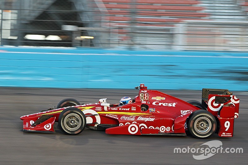 Scott Dixon approfitta dei guai altrui e trionfa a Phoenix