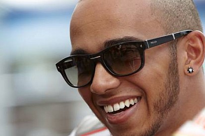 Hamilton, Mercedes'i geçmenin zor olacağını düşünüyor