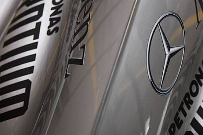 Mercedes 2014 motorunu deneyecek