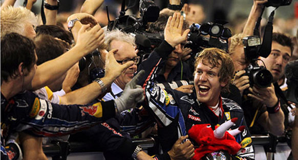 Vettel'in Singapur'da şampiyonluk senaryoları