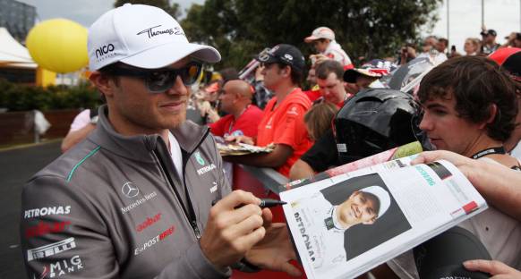 Rosberg de Red Bull spekülasyonlarına dahil oldu