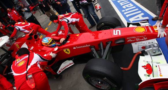 Alonso pole derecesiyle farka üzüldü