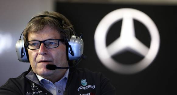 Mercedes, Red Bull'un motor eşitliği talebine soğuk