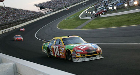 Infineon'da yine Kyle Busch zaferi!