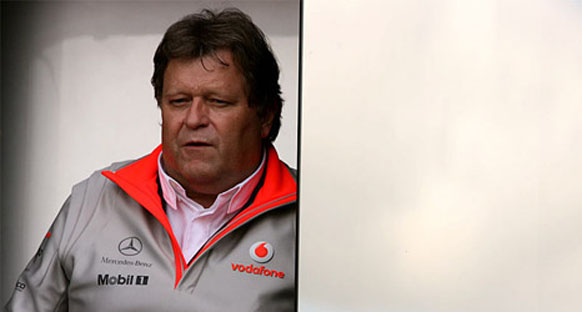 McLaren ve Mercedes Hamilton'ı savundu