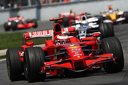 Raikkonen Hamilton’ın hatasından “hoşnut değil”