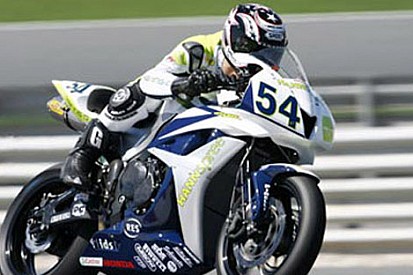 Sinan Sofuoğlu, antrenman sırasında motosikletten düşerek ağır yaralandı