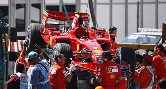 İletişim sorunu Raikkonen'i yolda bıraktı