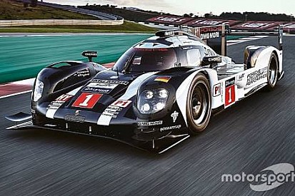 Porsche, 2016 LMP1 otomobilini gösterdi