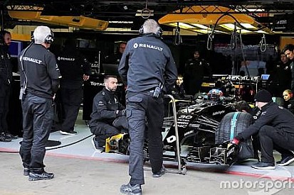Yazılım problemleri Renault'un ilk test gününü olumsuz etkiledi