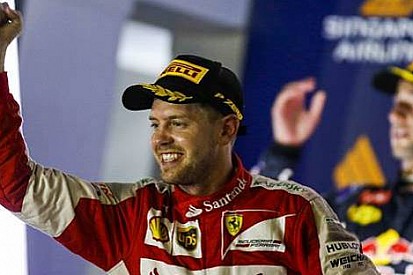 Singapur'da Kazanan Vettel, Hamilton Yarış Dışı Kaldı