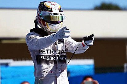 Italya GP'yi de Kazanan Hamilton Durdurulamıyor