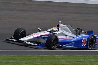 Eski Formula 1 pilotu Wilson komada
