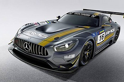 Yeni Mercedes SLS AMG GT3 piste iniyor
