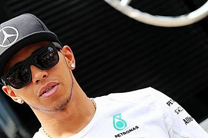 Hamilton: 'Kalbim Mercedes'ten Yana'