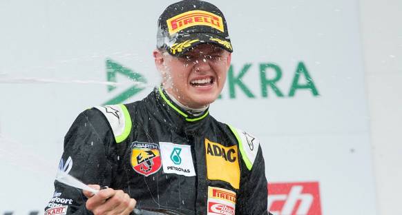 Mick Schumacher ilk zaferini kazandı