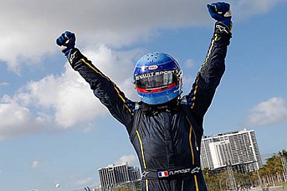 Prost, olaylı Miami e-prix'ini kazandı
