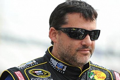 Nascar şampiyonu Stewart rakibine çarparak ölümüne sebep oldu