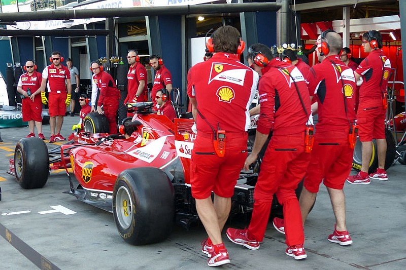 О проблемах Ferrari в первом Гран При
