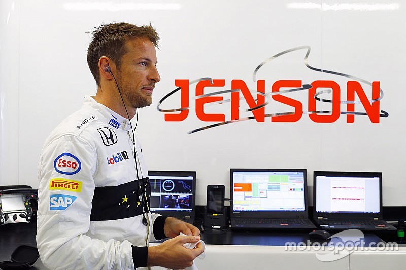 Button carga contra Red Bull por el intercambio Kvyat/Verstappen