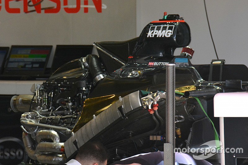 McLaren-Honda: gli scarichi impacchettati uno sull'altro