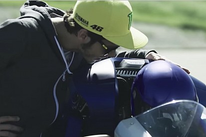 Video: El Doctor conoce al Motobot