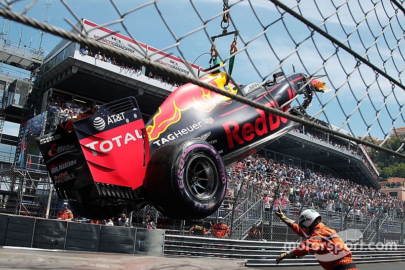 La Red Bull sostituisce il telaio di Verstappen: partirà dalla pitlane