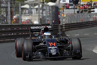 Alonso szerint most nem a Honda motorja jelenti a McLaren számára a legnagyobb gondot